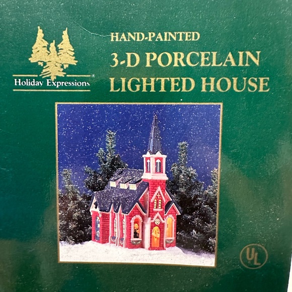 Holiday expressions in original box hand painted 3-D porcelain lighted church - Picture 2 of 16